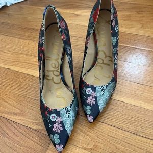 Sam eledeman heels